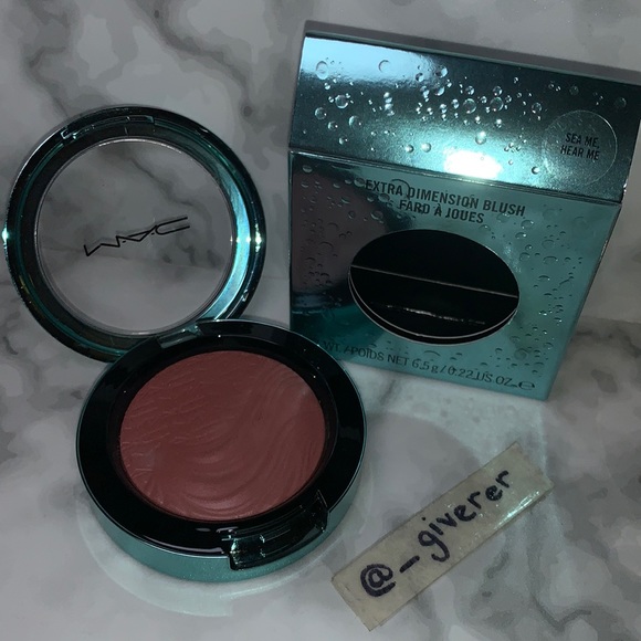 SEA ME, HEAR ME Alluring Aquatic MAC Extra Dimension Blush - Picture 3 of 15